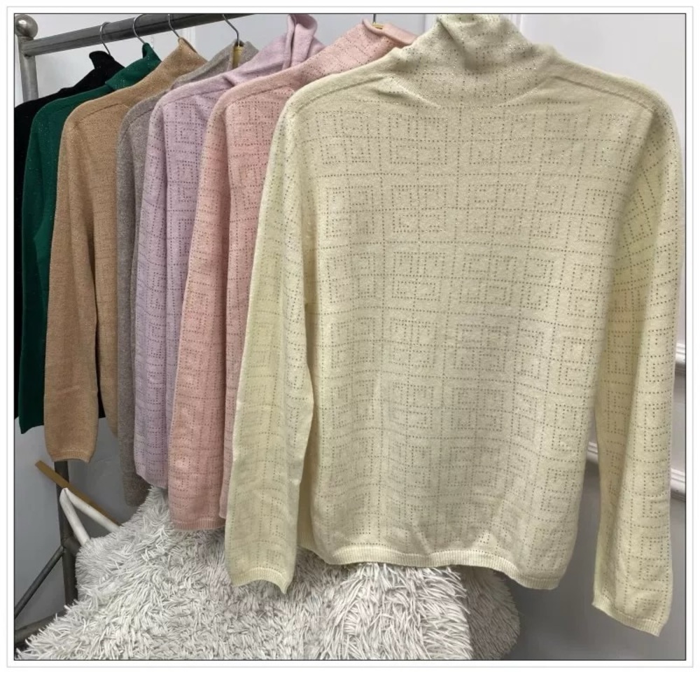 Chic Cream Turtleneck Sweater